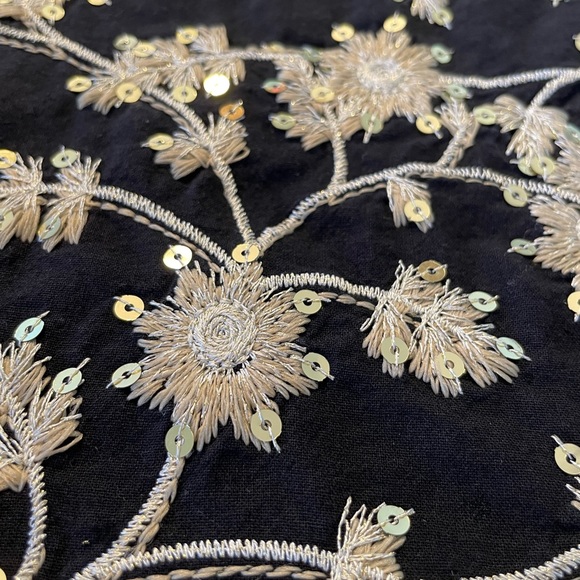 Isla Maude Gold Embroidered Sequins Floral Ruffled 3/4 Sleeve Top Women’ Size S - Picture 3 of 6